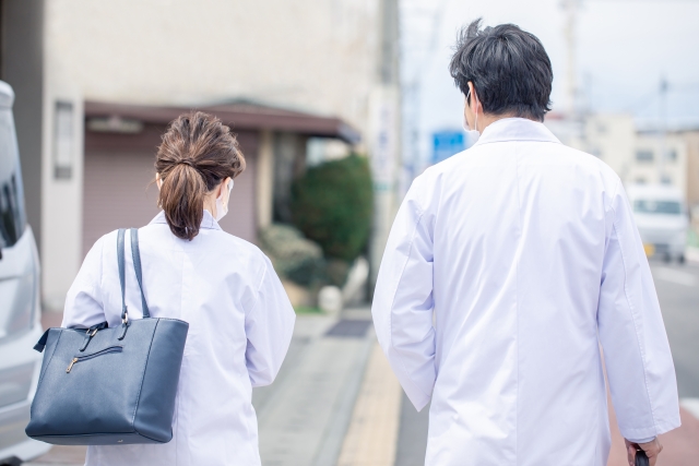 「通院が困難である」「施設内での口腔ケアが十分に行き届かない」といったお悩みはございませんか？